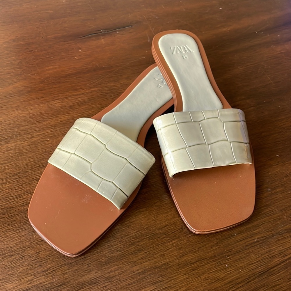 Zara Sz 39 Sage Green Patent Croc Flat Slide Sandals